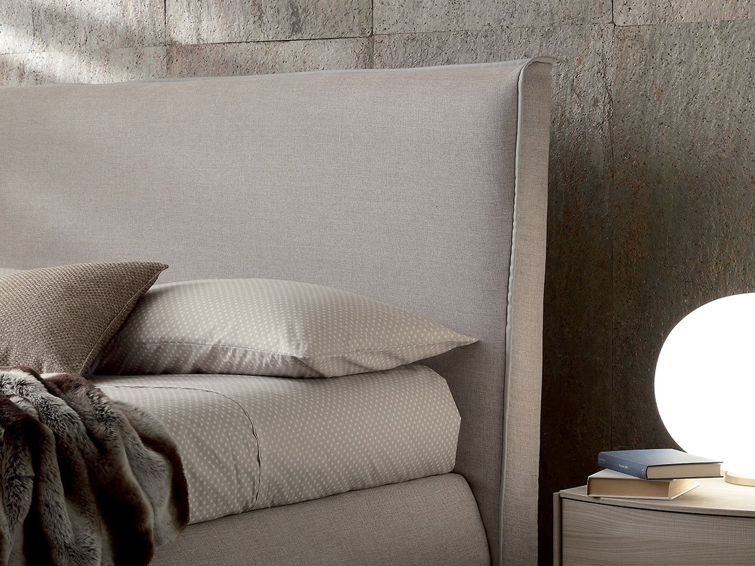 Letto Line matrimoniale imbottito con contenitore